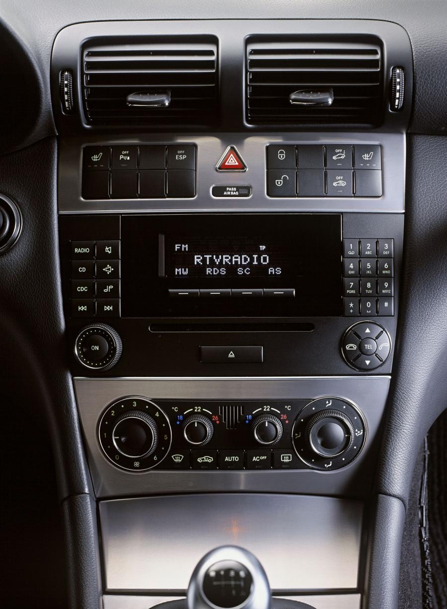  Mercedes-Benz C-Class 2004 года  (фото 38 из 88)